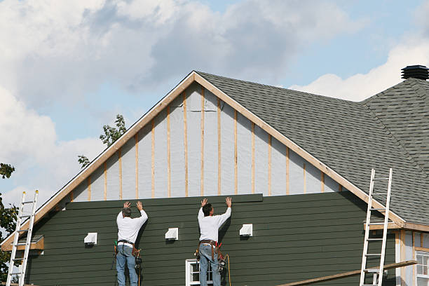 Professional Siding technician working in Ellwood City, PA